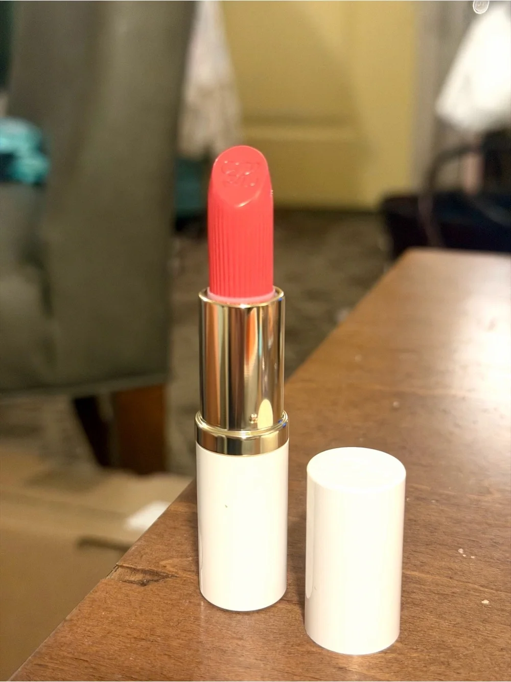 Estée Lauder Creamy Pure colour envy crème lipstick in shade eccentric